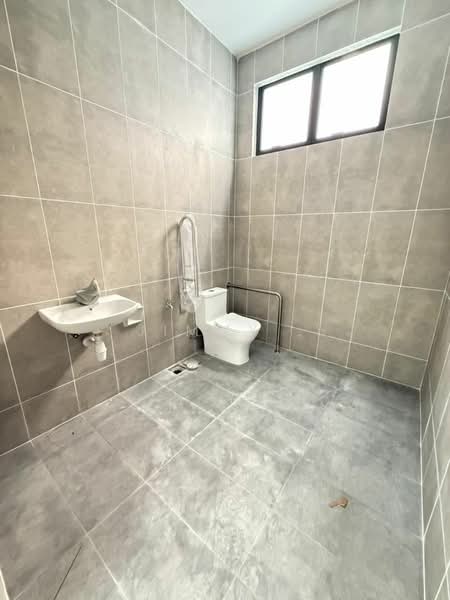 Factory for Rent in Eco Business Park 1 (Johor Bahru) - Jimmy . - Bathroom - PropertyGuru.com.my