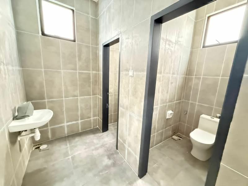 Factory for Rent in Eco Business Park 1 (Johor Bahru) - Jimmy . - Bathroom - PropertyGuru.com.my