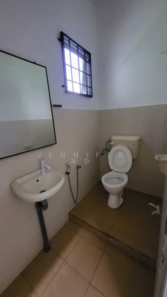 Bungalow for Sale in Taman Aun Say (Taiping) - Jennifer Ng - Bathroom - PropertyGuru.com.my