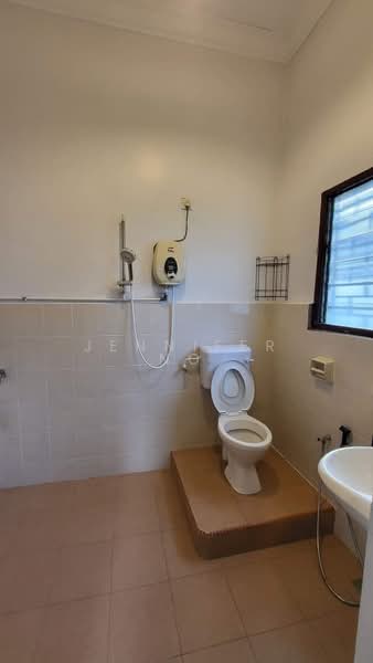 Bungalow for Sale in Taman Aun Say (Taiping) - Jennifer Ng - Bathroom - PropertyGuru.com.my