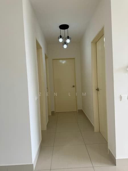 Kondominium untuk Disewa di Brezza Hill - Zen Lim - Corridor - PropertyGuru.com.my