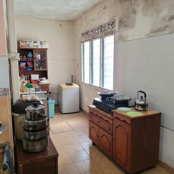 2-storey Terraced House for Sale in Ampang (Kuala Lumpur) - Azli Ibrahim - Kitchen - PropertyGuru.com.my