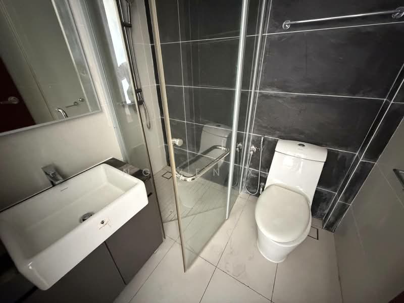 Kondominium untuk Dijual di Kings Bay @ Country Garden Danga Bay - NG ZEN XI - Bathroom - PropertyGuru.com.my