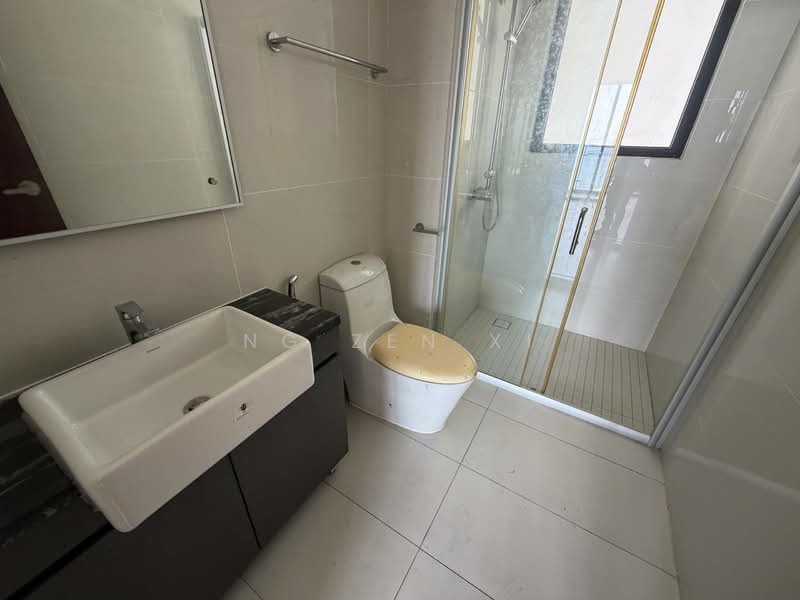 Kondominium untuk Dijual di Kings Bay @ Country Garden Danga Bay - NG ZEN XI - Bathroom - PropertyGuru.com.my