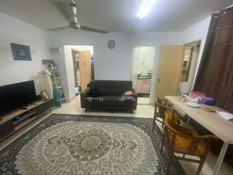Rumah Flat untuk Disewa di Kelumpuk Sunding Malam - Azean Wahab - Living Room - PropertyGuru.com.my