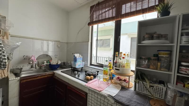 Kondominium untuk Dijual di Cyber Heights Villa - Fazillah Rahim - Kitchen - PropertyGuru.com.my