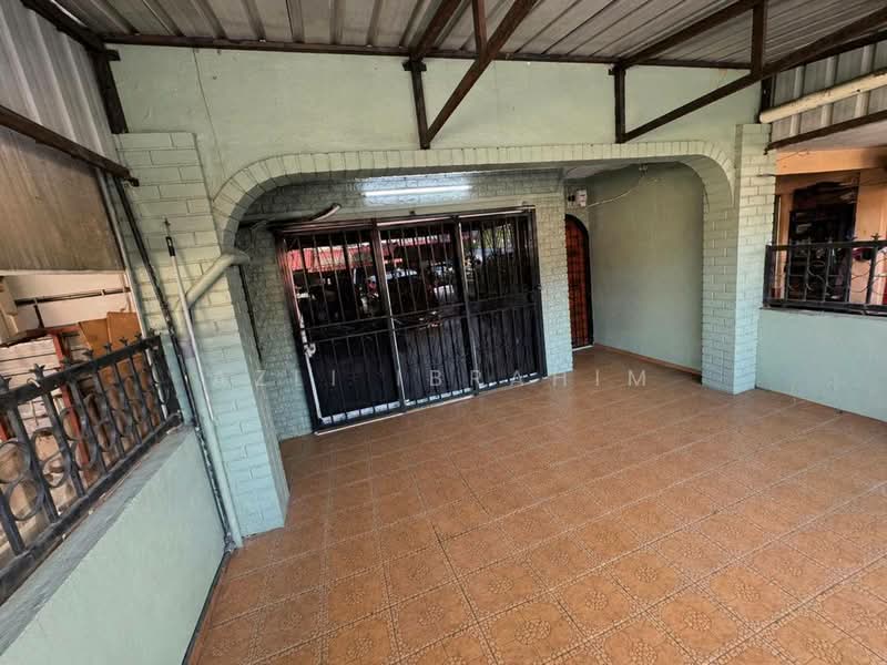 Rumah Teres 2 Tingkat untuk Dijual di Taman Bukit Anggerik (Cheras) - Azli Ibrahim - Exterior - PropertyGuru.com.my