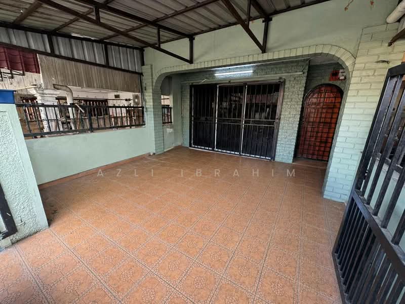 Rumah Teres 2 Tingkat untuk Dijual di Taman Bukit Anggerik (Cheras) - Azli Ibrahim - Exterior - PropertyGuru.com.my