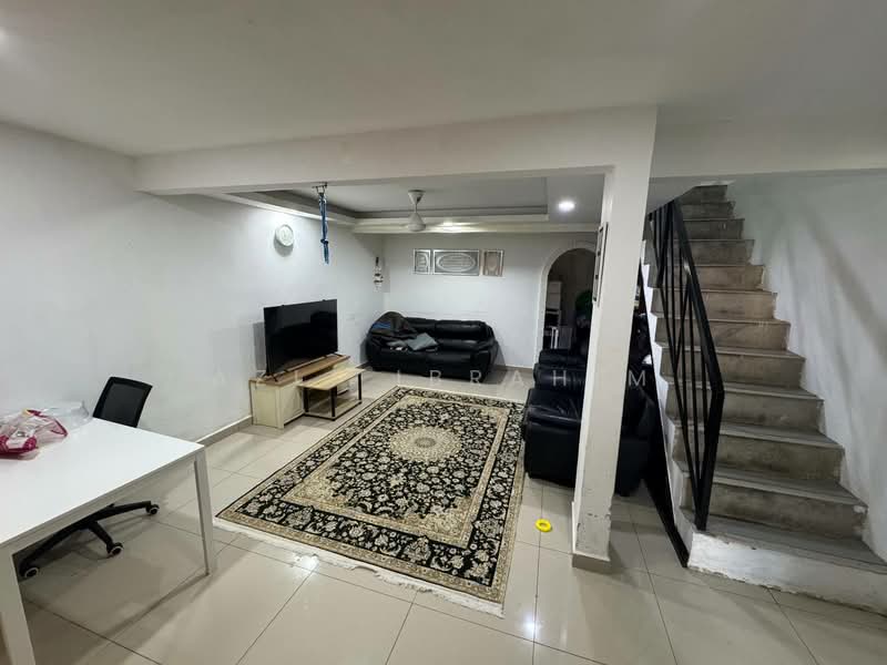 Rumah Teres 2 Tingkat untuk Dijual di Taman Bukit Anggerik (Cheras) - Azli Ibrahim - Living Room - PropertyGuru.com.my