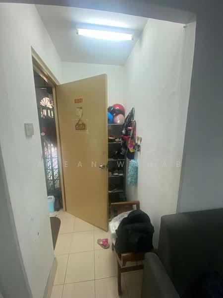 Rumah Flat untuk Dijual di Kelumpuk Sunding Malam - Azean Wahab - Entrance - PropertyGuru.com.my