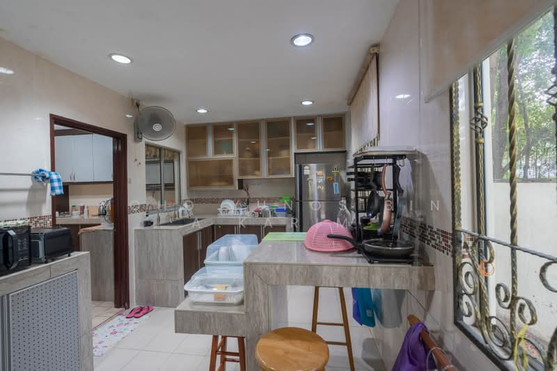 Semi-Detached House for Sale in Taman Setia 2 (Balakong) - Mohd Yunos Bin A.Karim - Kitchen - PropertyGuru.com.my