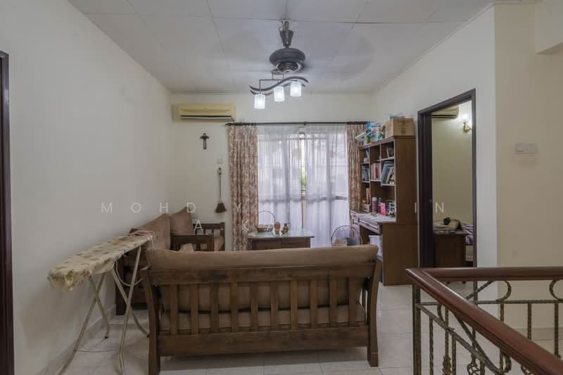 Semi-Detached House for Sale in Taman Setia 2 (Balakong) - Mohd Yunos Bin A.Karim - Living Room - PropertyGuru.com.my