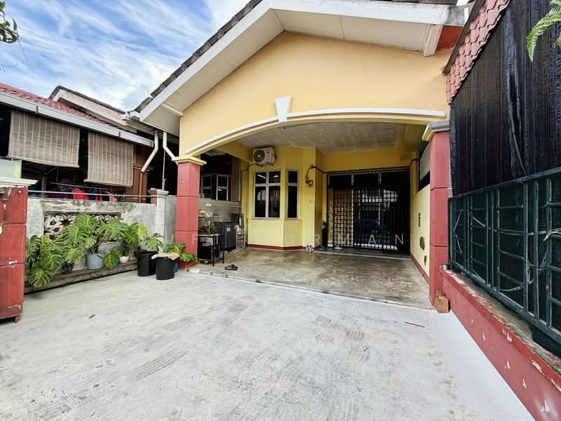 1-storey Terraced House for Sale in Taman Rekamas 3 (Simpang Renggam) - Sufi Norman - Exterior - PropertyGuru.com.my