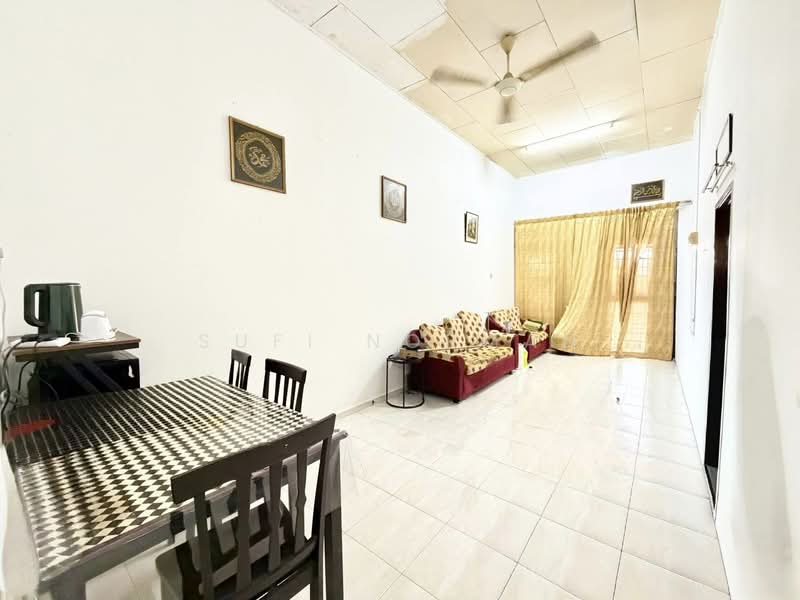 1-storey Terraced House for Sale in Taman Rekamas 3 (Simpang Renggam) - Sufi Norman - Living Room - PropertyGuru.com.my