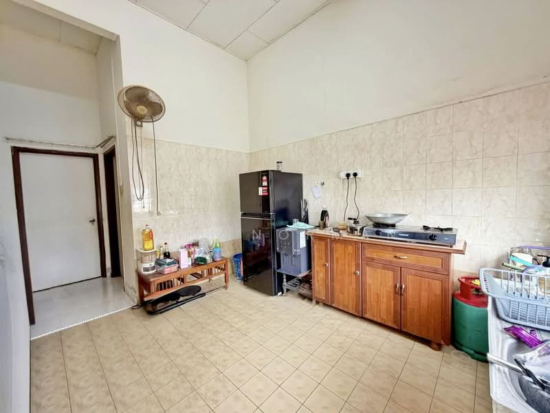 1-storey Terraced House for Sale in Taman Rekamas 3 (Simpang Renggam) - Sufi Norman - Kitchen - PropertyGuru.com.my