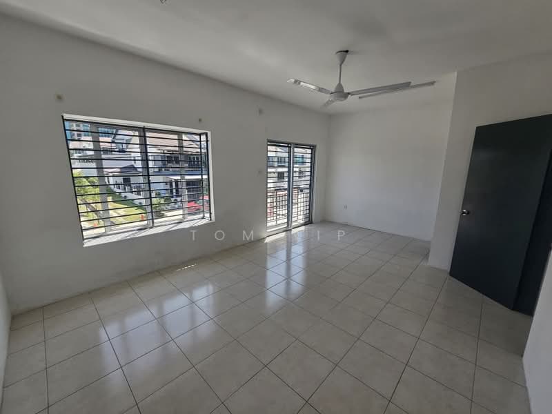 Rumah Teres 2 Tingkat untuk Dijual di Taman Scientex Rawang (Rawang) - Tom Yip - Living Room - PropertyGuru.com.my