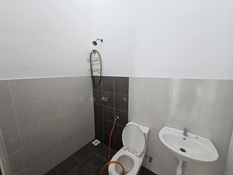 Rumah Teres 2 Tingkat untuk Dijual di Taman Scientex Rawang (Rawang) - Tom Yip - Bathroom - PropertyGuru.com.my