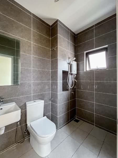 Rumah Berkembar untuk Dijual di Cyber 10 (Cyberjaya) - Adibah Salim - Bathroom - PropertyGuru.com.my