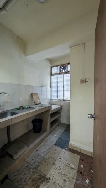 Kondominium untuk Dijual di Casa Magna - Ling Shun Feng - Kitchen - PropertyGuru.com.my