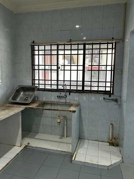 2-storey Terraced House for Sale in Teluk Kumbar (Bayan Lepas) - Alex Cheah - Kitchen - PropertyGuru.com.my