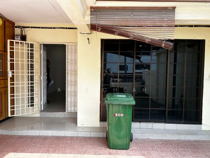 2-storey Terraced House for Sale in Teluk Kumbar (Bayan Lepas) - Alex Cheah - Exterior - PropertyGuru.com.my