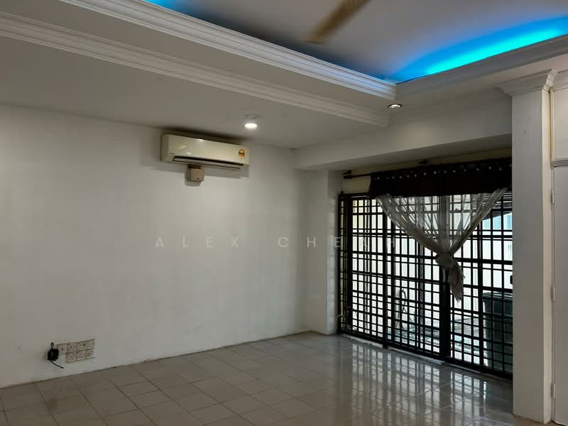2-storey Terraced House for Sale in Teluk Kumbar (Bayan Lepas) - Alex Cheah - Living Room - PropertyGuru.com.my