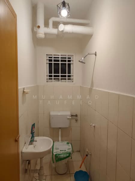 Apartment for Rent at Golden Villa - Muhammad Taufeeq - Bathroom - PropertyGuru.com.my
