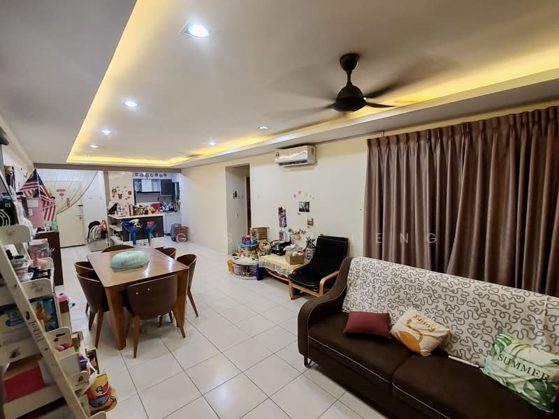 Kondominium untuk Dijual di First Residence (Residensi Unggul) - Ling Shun Feng - Living Room - PropertyGuru.com.my