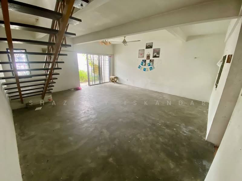 2-storey Terraced House for Sale in Rawang Perdana 2 (Rawang) - Shaziery Iskandar - Living Room - PropertyGuru.com.my