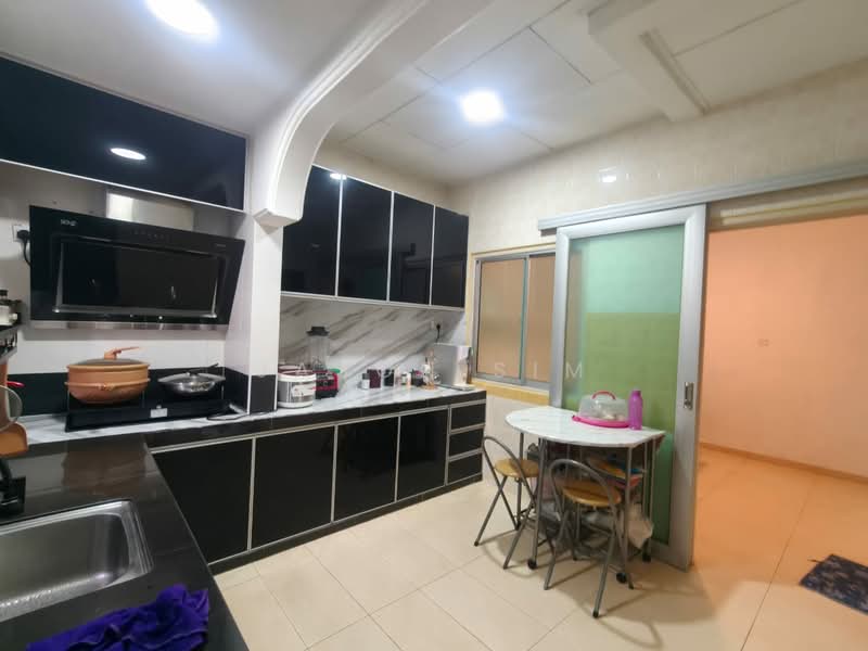 Rumah Teres untuk Dijual di Taman Mutiara Rini (Skudai) - Jason Sim - Kitchen - PropertyGuru.com.my