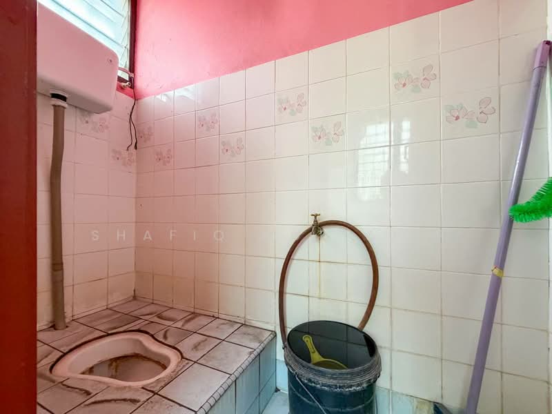 Terraced House for Sale in Taman Desa Jasmin (Nilai) - Shafiq Muttalib - Bathroom - PropertyGuru.com.my