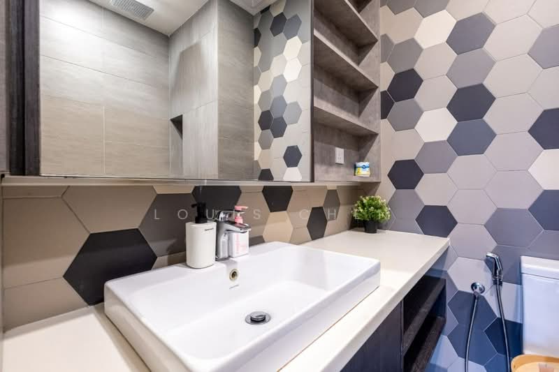 Servis Apartment untuk Dijual di Ceylonz Suites - Louis Chen - Bathroom - PropertyGuru.com.my