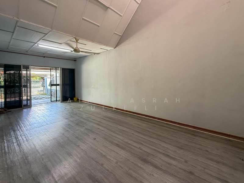 Rumah Teres 1 Tingkat untuk Dijual di Petaling Jaya (Selangor) - Zairul Asrah Zulkefli - Living Room - PropertyGuru.com.my