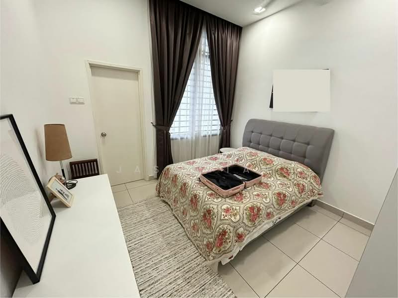Rumah Teres 2 Tingkat untuk Dijual di Taman Austin Duta (Tebrau) - Jason Tan - Bedroom - PropertyGuru.com.my