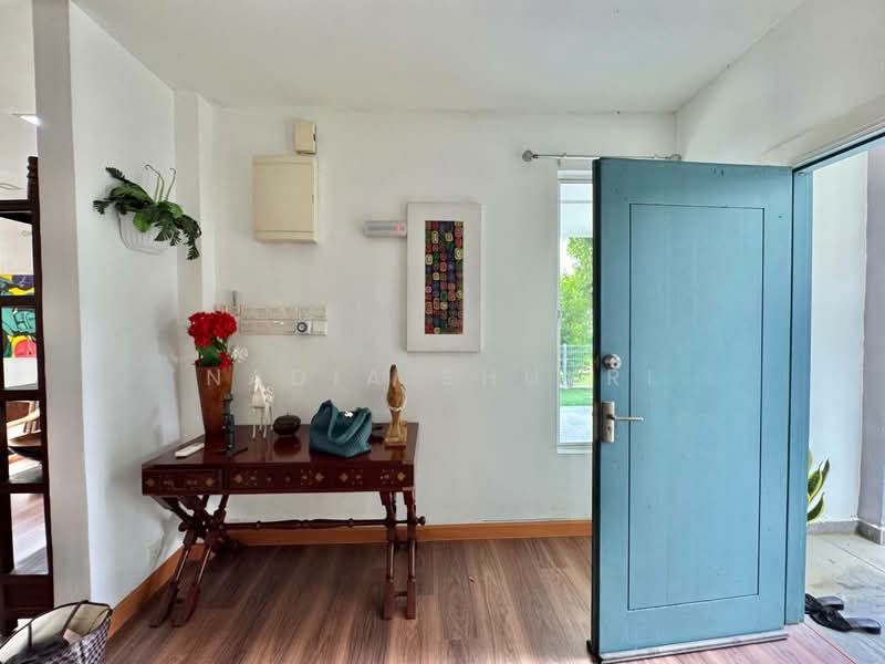 Semi-Detached House for Rent in Seksyen 13 (Shah Alam) - Nadia Shukri - Entrance - PropertyGuru.com.my