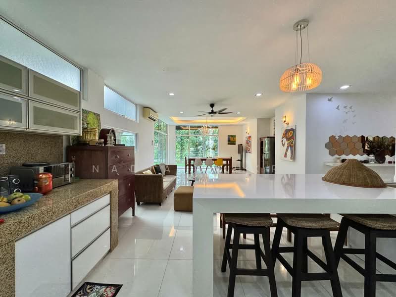 Semi-Detached House for Rent in Seksyen 13 (Shah Alam) - Nadia Shukri - Living Room - PropertyGuru.com.my