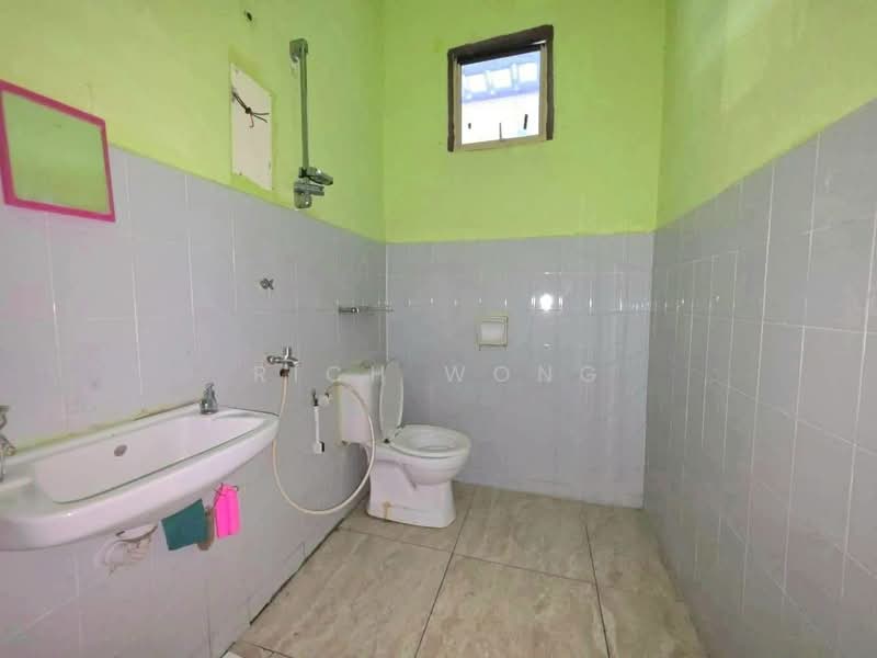 1-storey Terraced House for Sale in Taman Megah Ria (Masai) - Rich Wong - Bathroom - PropertyGuru.com.my
