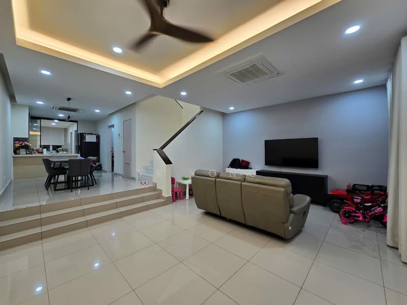 Rumah Teres untuk Dijual di Sungai Long (Bandar Sungai Long) - Yk Yong - Living Room - PropertyGuru.com.my