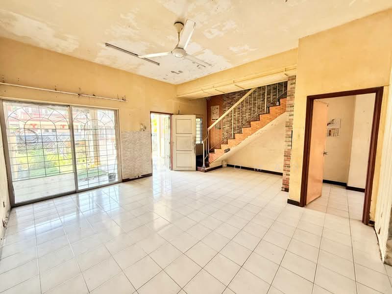 Rumah Teres 2 Tingkat untuk Dijual di Taman Puchong Prima (Puchong) - Nur Alia Omar - Living Room - PropertyGuru.com.my