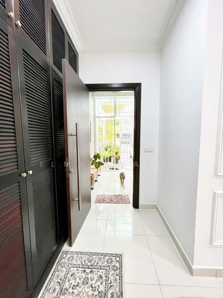 3.5-storey Terraced House for Sale in Tiara South (Semenyih) - Ilman Nahri - Entrance - PropertyGuru.com.my