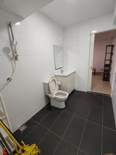 Servis Apartment untuk Disewa di SOHO @ Empire City - Tom Lee - Bathroom - PropertyGuru.com.my