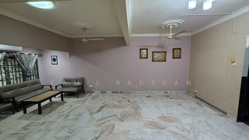 2-storey Terraced House for Rent in Kajang (Selangor) - Kamil Radzuan - Living Room - PropertyGuru.com.my