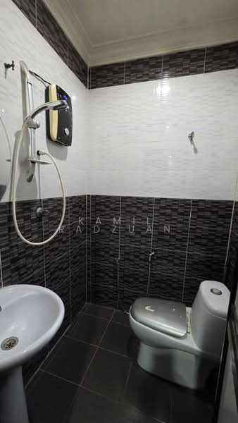 2-storey Terraced House for Rent in Kajang (Selangor) - Kamil Radzuan - Bathroom - PropertyGuru.com.my