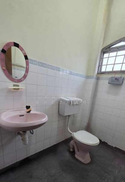 2-storey Terraced House for Rent in Kajang (Selangor) - Kamil Radzuan - Bathroom - PropertyGuru.com.my