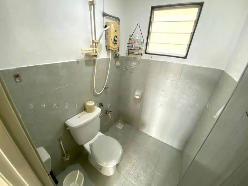 Apartment for Sale at Baiduri Court Apartment - Shaziery Iskandar - Bathroom - PropertyGuru.com.my