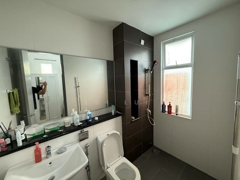 Bungalow for Rent in Taman Desa Tebrau (Tebrau) - Lui Lui - Bathroom - PropertyGuru.com.my