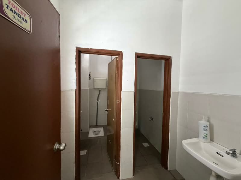 Cluster Factory for Sale in Kempas Utama (Tebrau) - Yip . - Bathroom - PropertyGuru.com.my