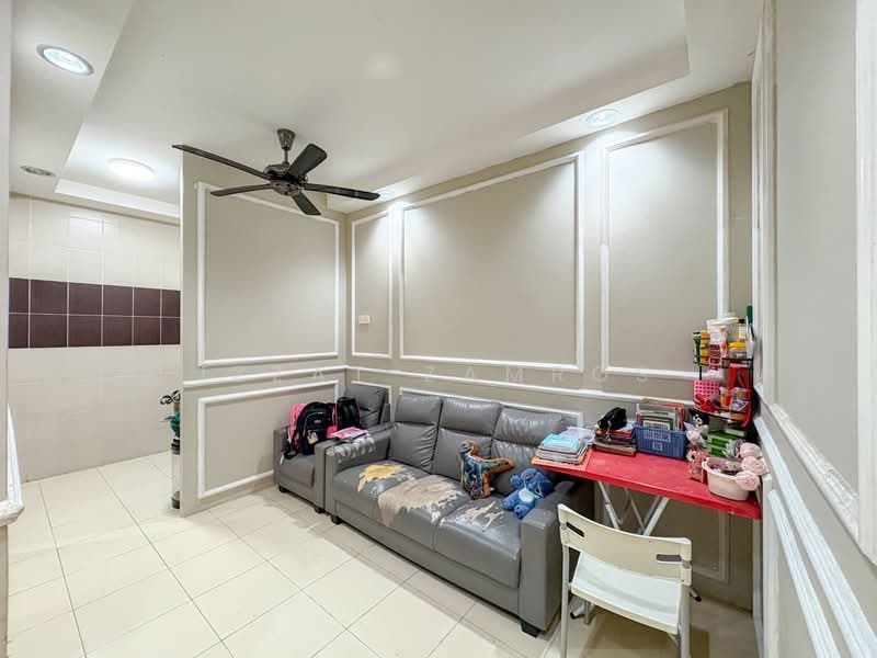 Semi-Detached House for Sale in Bandar Saujana Putra (Tanjong Duabelas) - Izzat Zamros - Living Room - PropertyGuru.com.my