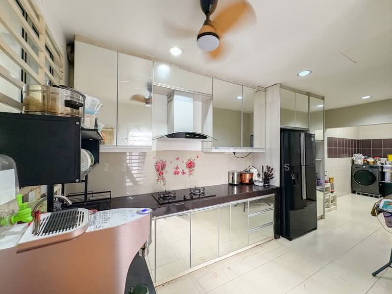 Semi-Detached House for Sale in Bandar Saujana Putra (Tanjong Duabelas) - Izzat Zamros - Kitchen - PropertyGuru.com.my