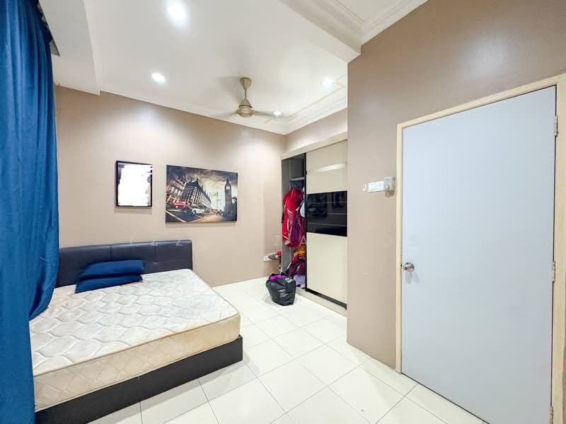 Semi-Detached House for Sale in Bandar Saujana Putra (Tanjong Duabelas) - Izzat Zamros - Bedroom - PropertyGuru.com.my